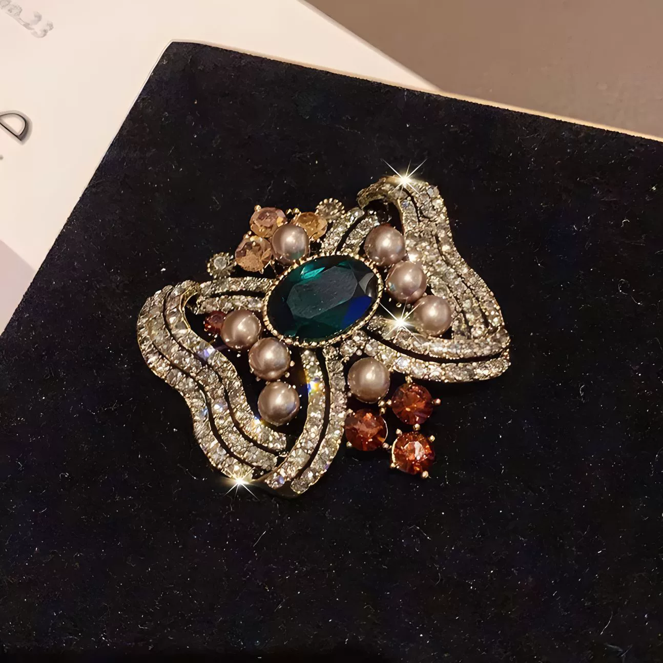 ПRetro high-end small design brooch, sophisticated pin with bow lapel pin, accessories, trend of season