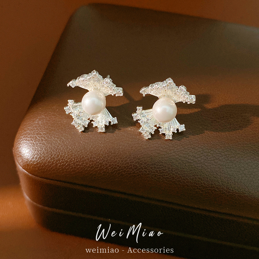 Aguja de plata Zircon ventilador de encaje perla temperamento simple pendientes de perla diarios aretes de lujo ligero de alto nivel sensación de perlas para mujeres