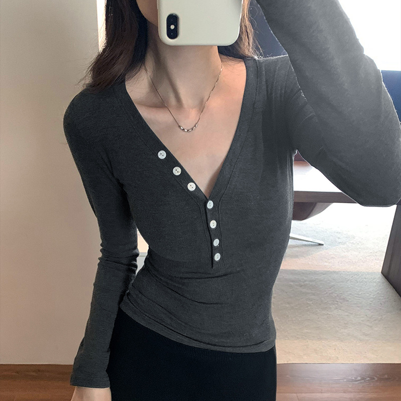 纽扣V领纯欲修身气质辣妹长袖内搭打底衫女春秋季新款显瘦T恤上衣