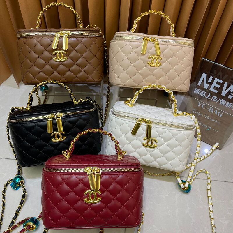 Diamond-Pattern Chain Small Chanel-Style Bag for Women, 2026 Early Spring New Niche Design, High-End Feel, Hand-Held Box Bag Wholesale