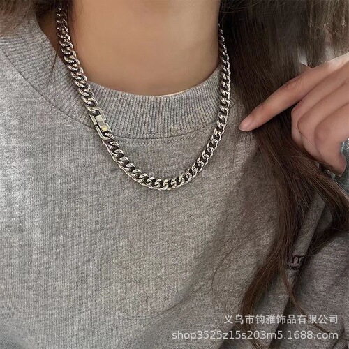 Stainless steel Cuban chain necklace with snap clasp—colorfast, chunky design, perfect for both women and men, trendy Instagram-inspired streetwear hip-hop style.