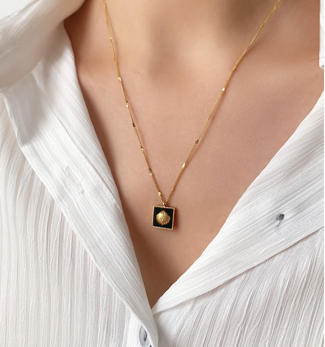Inlaid Shell, Inlaid Gold Design Acrylic Black Small Square Shell Titanium Steel Necklace Wholesale Nihaojewelry