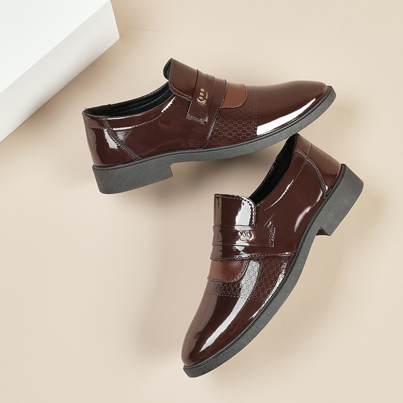 Cross-border con el nuevo tipo de zapatos de cuero de hombre, zapatos de estilo de negocios casuales, zapatos casuales de tamaño grande.