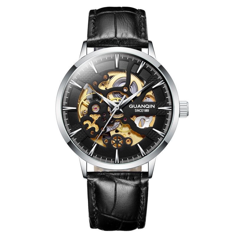 Cinturón negro con concha plateada