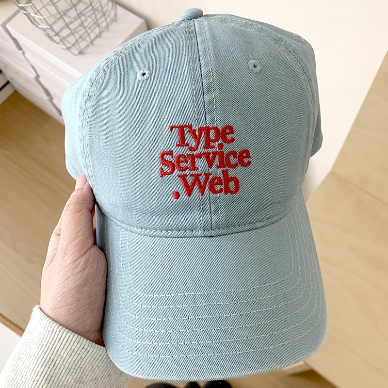 新しい刺繍入りソリッドカラーの英語野球帽女性カップルサンシェード屋外多用途ファッションひさしキャップサンハット卸売|undefined