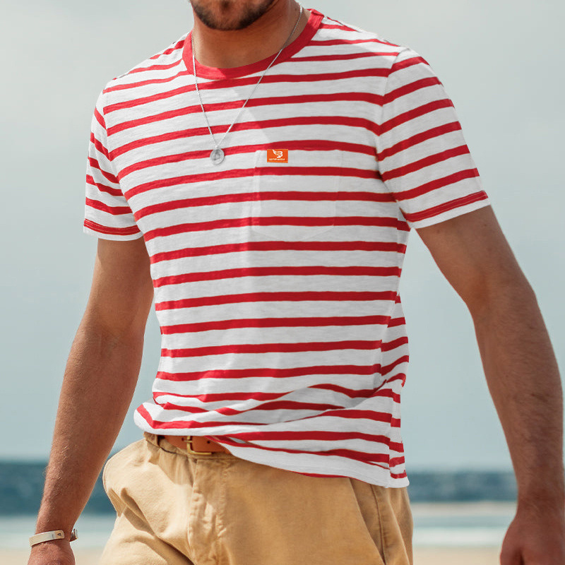Nueva camiseta de verano de estilo británico para hombre, talla grande, manga corta, con estampado de rayas, cuello redondo, top informal para fitness, ropa deportiva moderna.