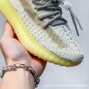 �����СͯЬ350V2Ҭ��Ь٩���ٴ��p�㱬�׻��е����e�\������Ь