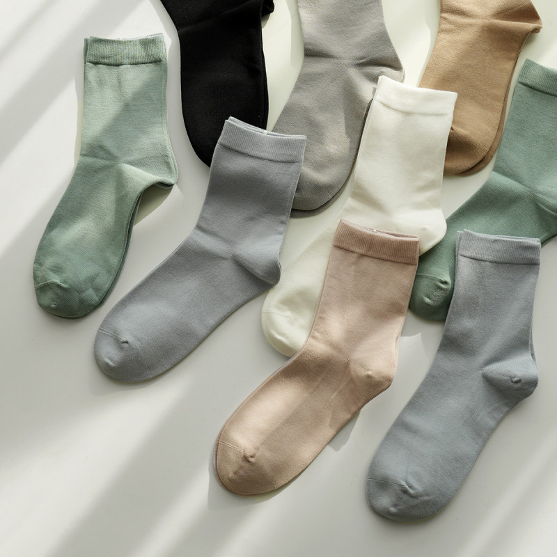 Four Pairs of Women's Cotton Mid-Calf Socks, Hand-Sewn, Solid Color, Sweat-Absorbent and Odor-Resistant Socks, Mixed Color Pack, Autumn and Winter Style