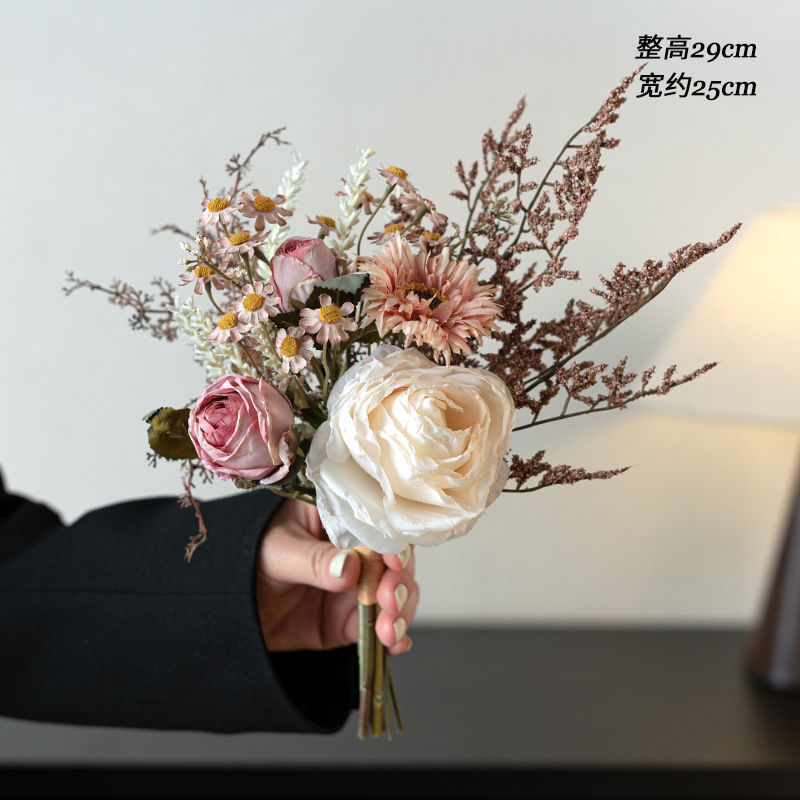 手札の花束は花の装飾を模倣してリビングの造花の高級感を飾ってテーブルの花を飾ってメーカーの卸売りをします。|undefined