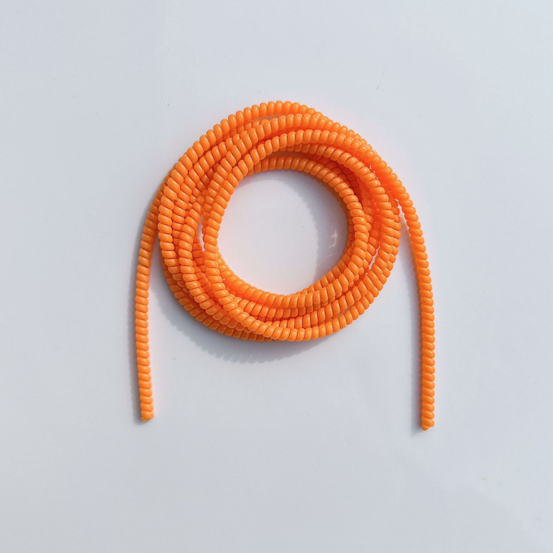 1.4 Cuerdas de protección de color sólido de 1,6 metros de cable de datos para línea de teléfono celular anti-ruptura cargador de cable de bobinado