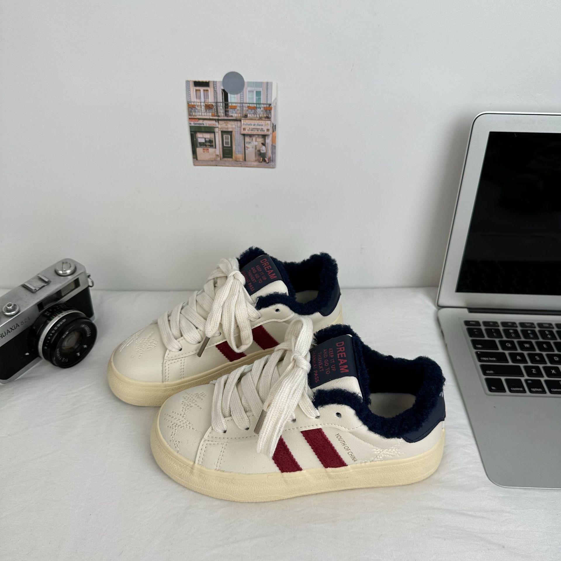 Onda lejana más zapatos de terciopelo zapatos casuales de mujer 2024 invierno nuevo estilo todo-fósforo ins nicho cálido ropa exterior zapatos de algodón cabello