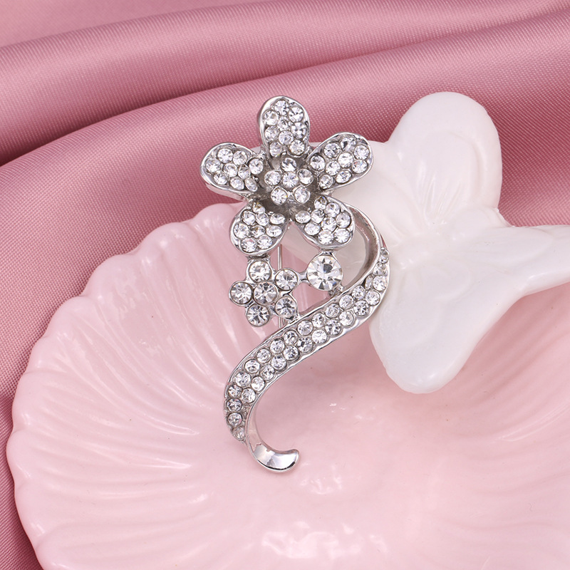 특별 통관 활 브로치 일본 패션 창조적 인 CORSAGE 핀 진주 모조 다이아몬드 성격 틈새 액세서리