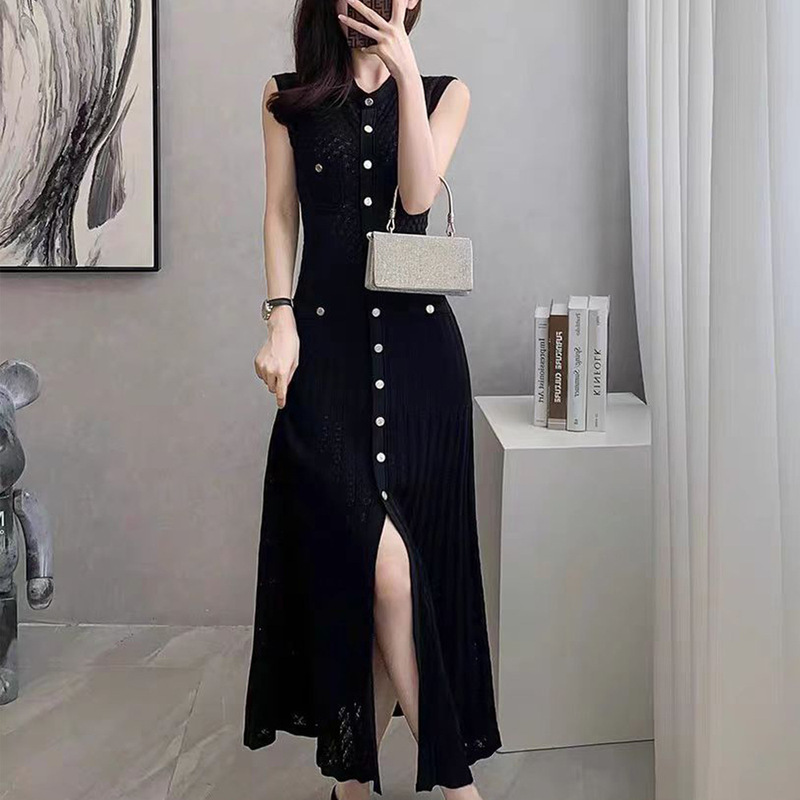Star same style yuan single SD home 2024 Summer popular French niche single-breasted slimming knitted dress women's dress