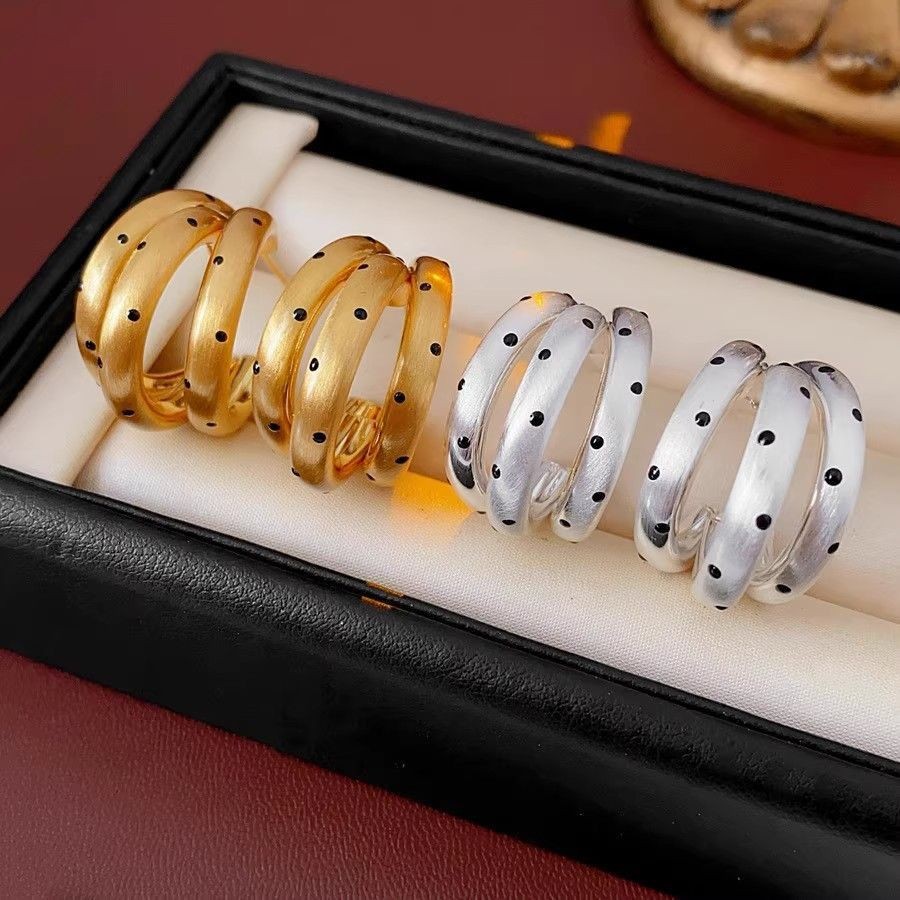 Orecchini a perno vintage francesi a tre strati con pois_voghion.com