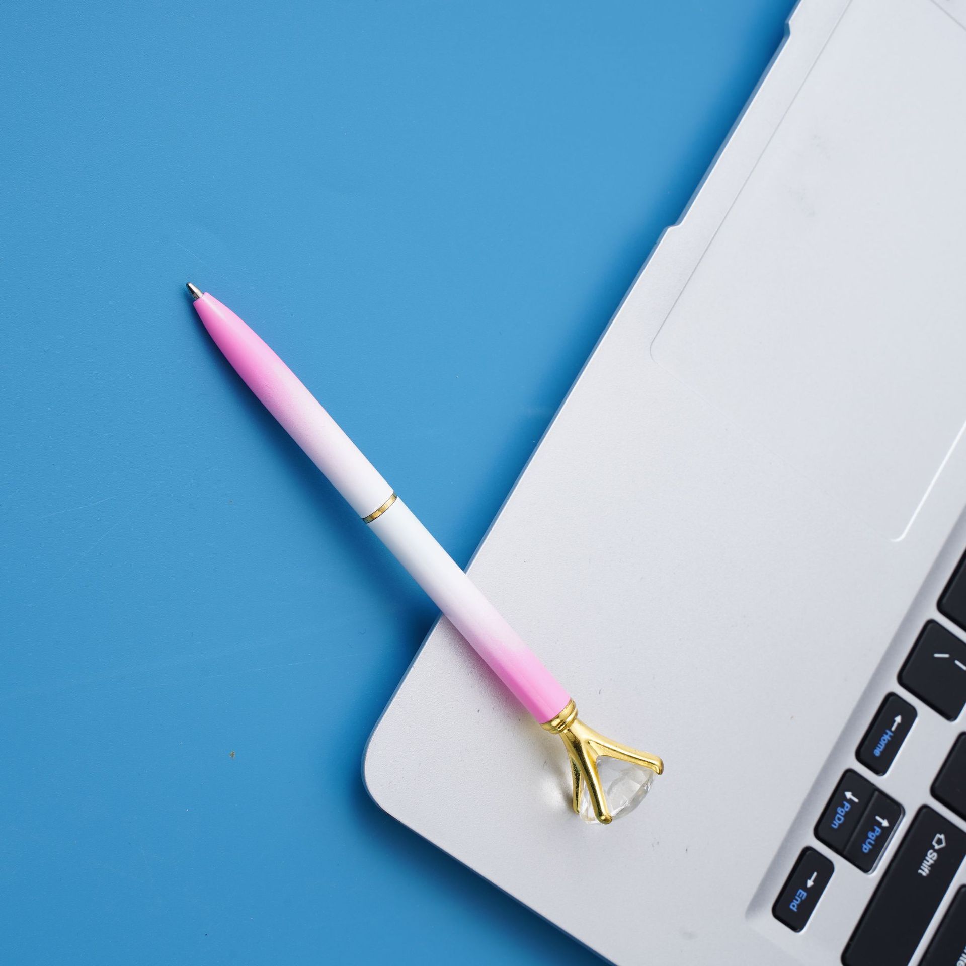 Fábrica al por mayor multicolor en stock bolígrafo de diamantes ins estilo Oficina pluma de metal Logotipo de impresión