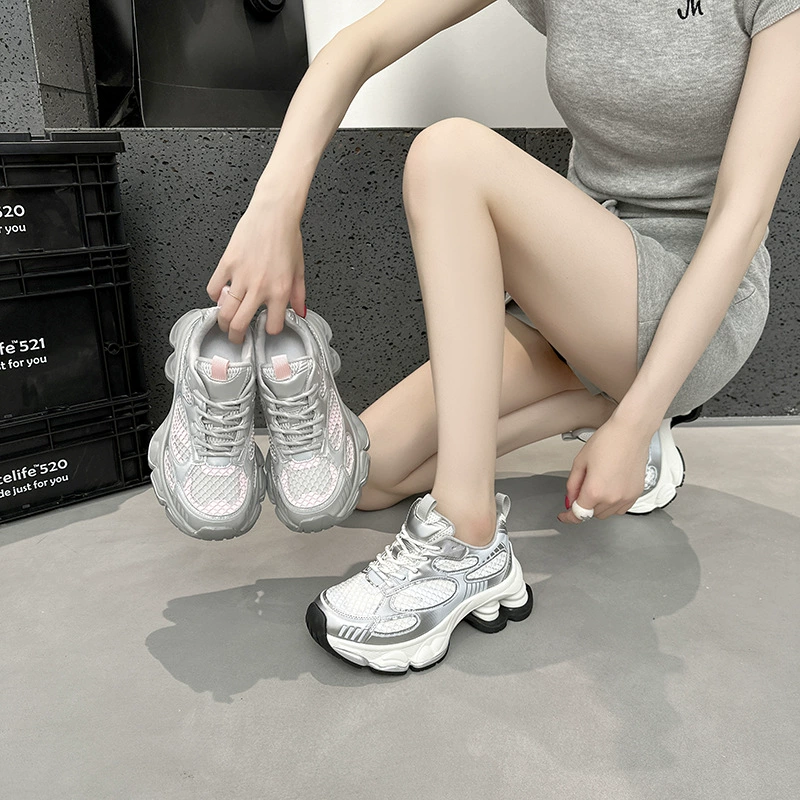 Европейские женские кроссовки на толстой подошве, летняя новинка 2025 года, сетчатые, дышащие, универсальные, лёгкие, на шнуровке, повседневные, спортивные, модные.