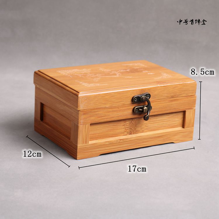 Средний размер (случайный рисунок) 17*12*8,5 см.