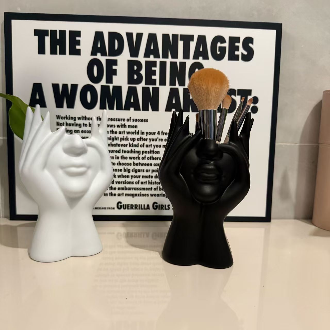 Cross-Border Creative Body Art Styling Office Supplies Desktop Multi-Functional Storage Pen Holder Makeup Brush Holder E18