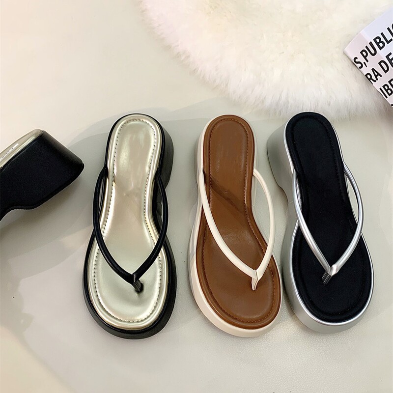 Fashionable Flip-Flops for Women's Outer Wear 2025 Summer Round-Toe Thick-Soled Slippers Casual Slippers with Skirts and Elegant Women's Shoes