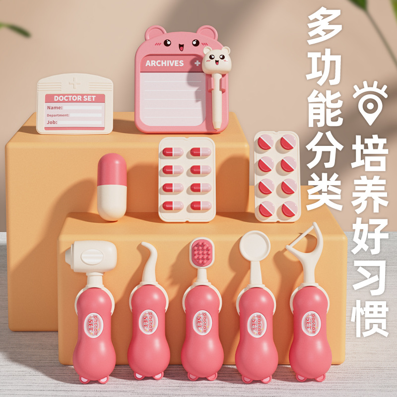 Un conjunto de juguetes para niños pequeños médicos, niños y niñas, juguetes dentales para bebés jugando con estetoscopio en casa