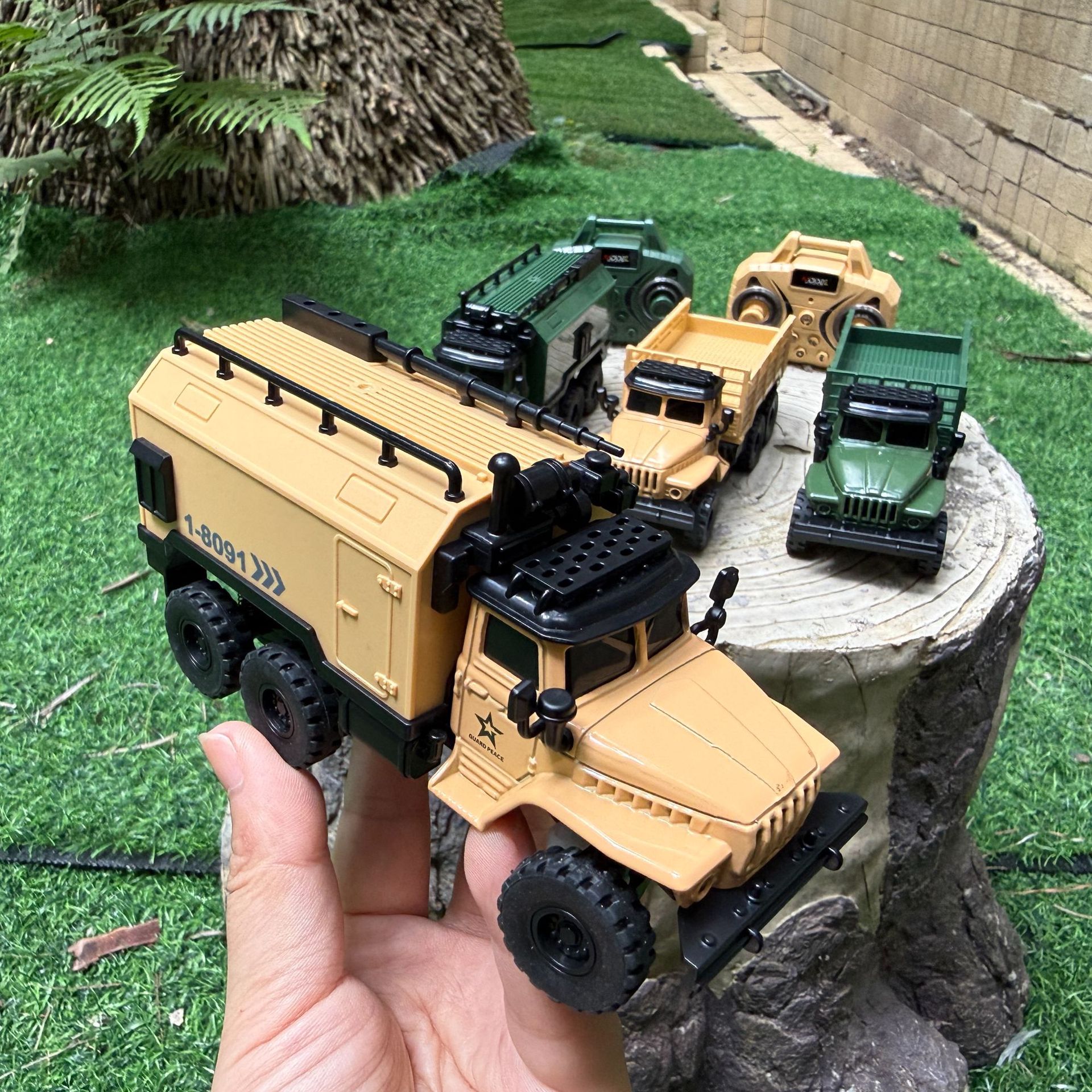 亚马逊跨境1:64合金车遥控军用指挥车迷你遥控军事模型车模玩具车