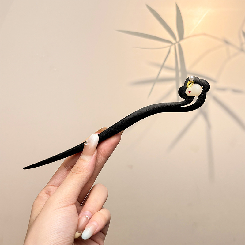 Nueva horquilla china 2025 nuevo estilo estilo antiguo horquilla mujer falda de cara de caballo de alta calidad estilo nacional horquilla de madera paso a paso horquilla tocado