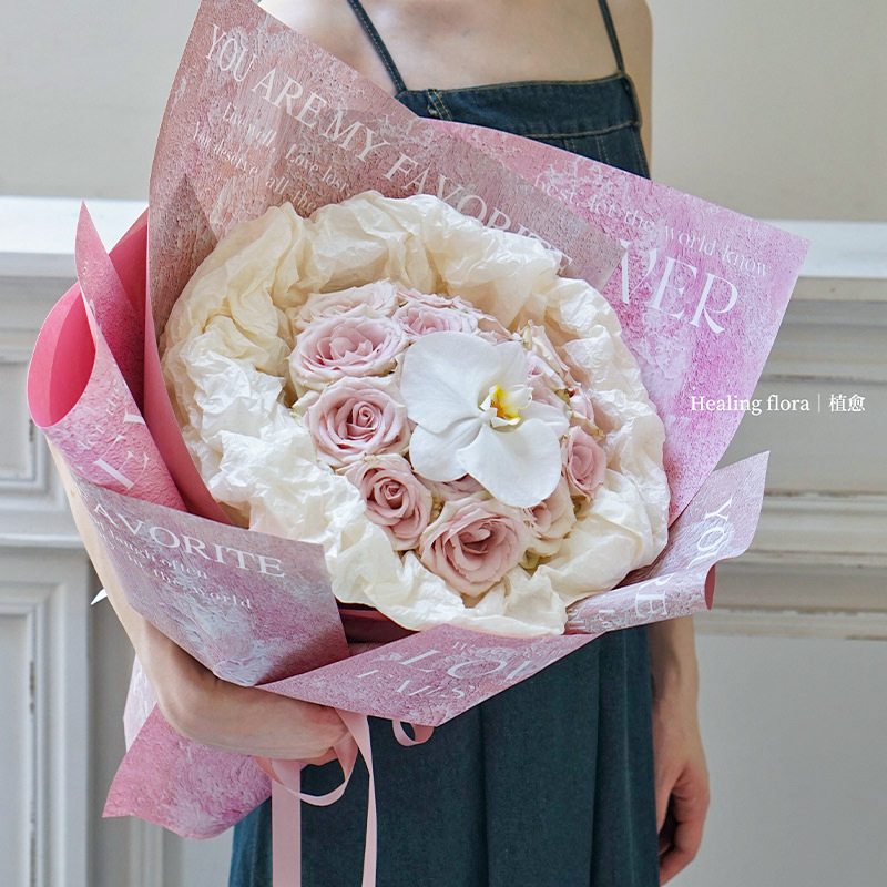 Tienda de flores de papel de embalaje ramo de embalaje engrosada impermeable 100G papel Kraft rojo neto arte fan flor papel