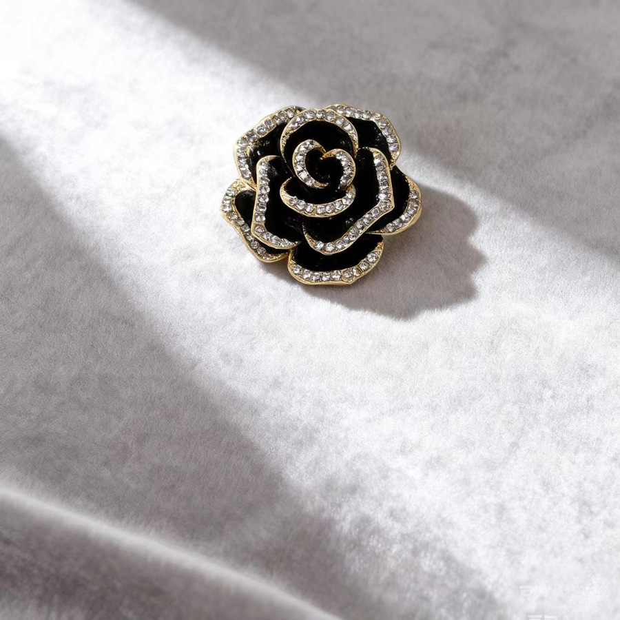 Elegante Doppellagige Rosenbrosche Exklusive Kamelien Brosche_voghion.com