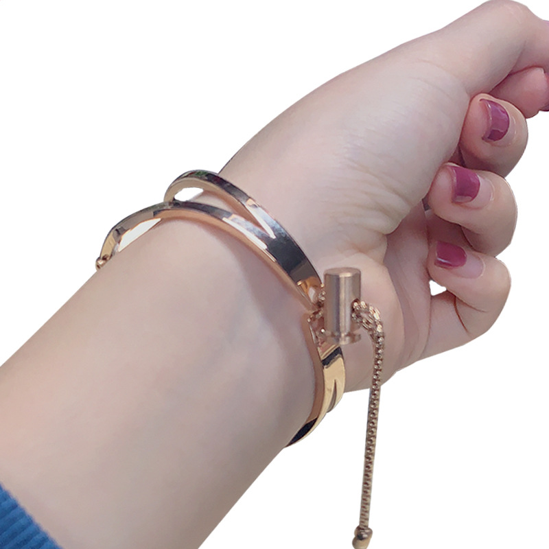 V-shaped Hollow Bangle