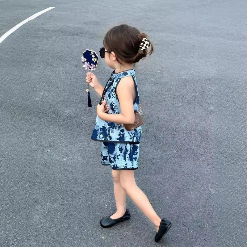 Traje de ropa para niños 2024 nuevo estilo estilo occidental niña sin mangas top floral pantalones cortos de moda cheongsam traje de dos piezas de verano