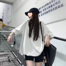 2025年夏季女装同款休闲宽松泡泡袖短袖褶皱下摆T恤+灰色短裤