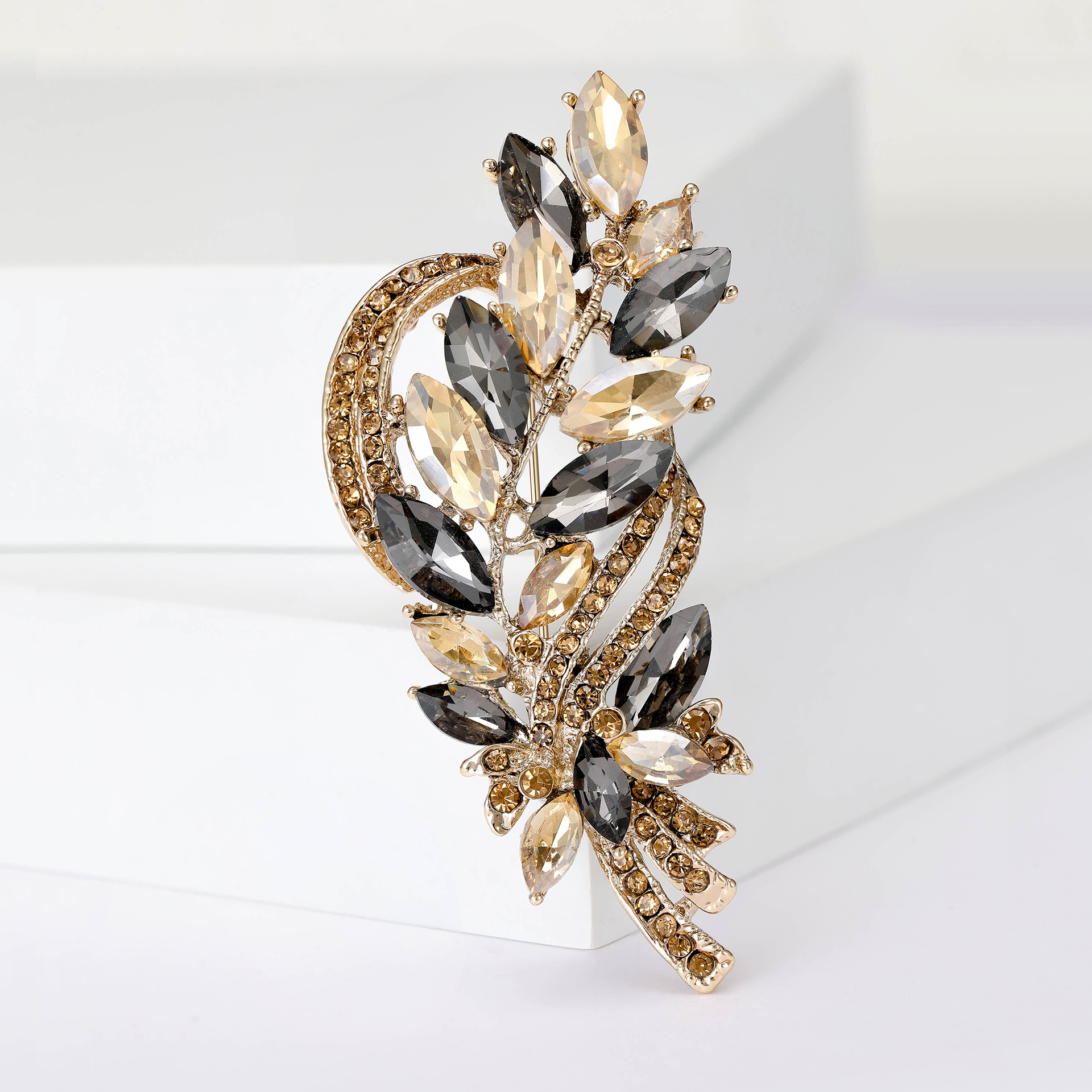 35g Weight Brooches Classification Banquet, Party, Street Occasion Alloy Material Leaf Pattern Women's Gender Simple Style Style Simple Style Pin Leaf Alloy Women's Brooches 6