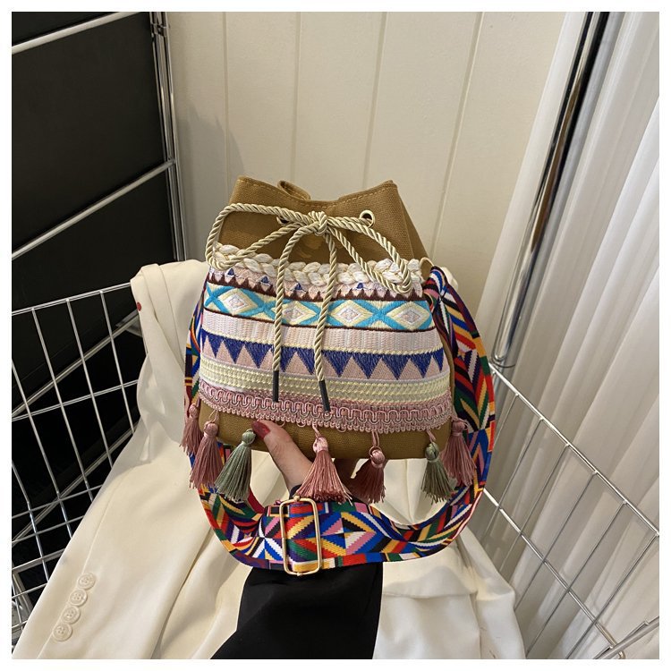 Women's Medium Canvas Geometric Ethnic Style Tassel String Bucket Bag display picture 81