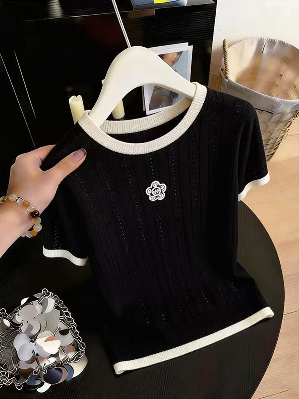 Áo thun cổ tròn nữ phối màu tay ngắn dáng mỏng nhẹ — đen