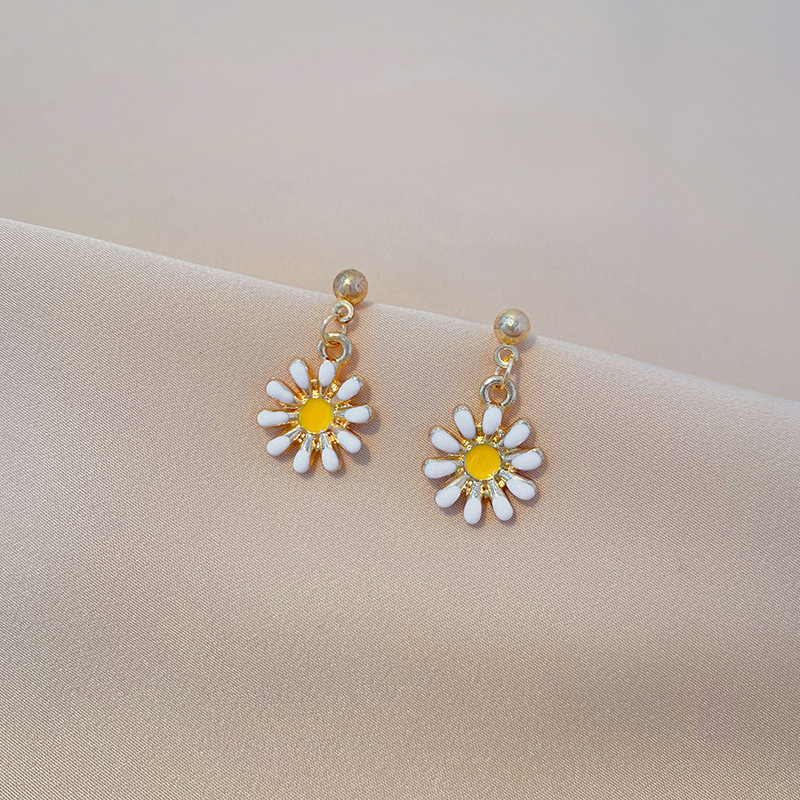 Pendientes de perlas, pendientes de estilo caliente, lujo ligero, pendientes simples de celebridades de Internet, accesorios de Yiwu, venta al por mayor