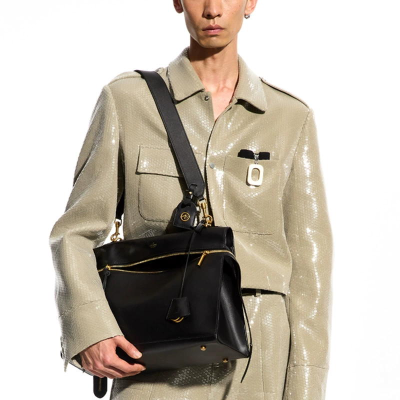 Big one-shoulder bag, 24 years