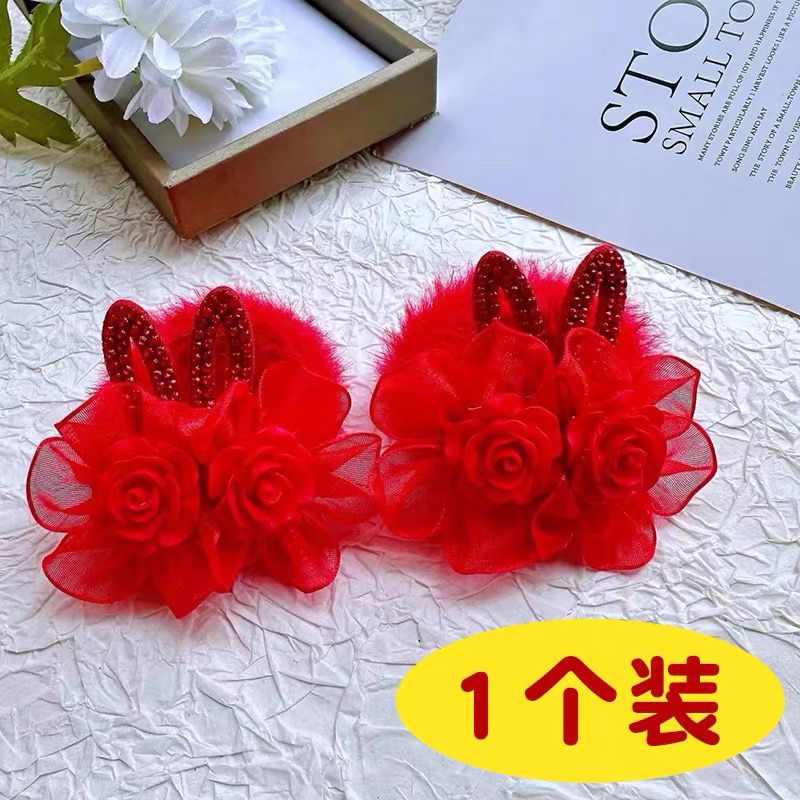 Flores de orejas de conejo rosas en un paquete