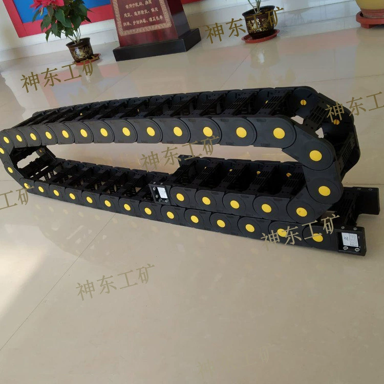 Полностью закрытые нейлоновые цепи для тяговых систем, полузакрытые цепи для специализированного оборудования, производство комплектующих для горнодобывающей промышленности.