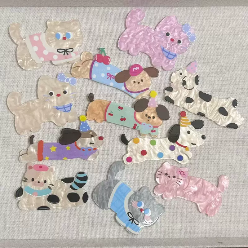 Милые мультяшные акриловые аксессуары: забавные чехлы для телефона, зажимы для волос и милые подвески для обуви на все случаи