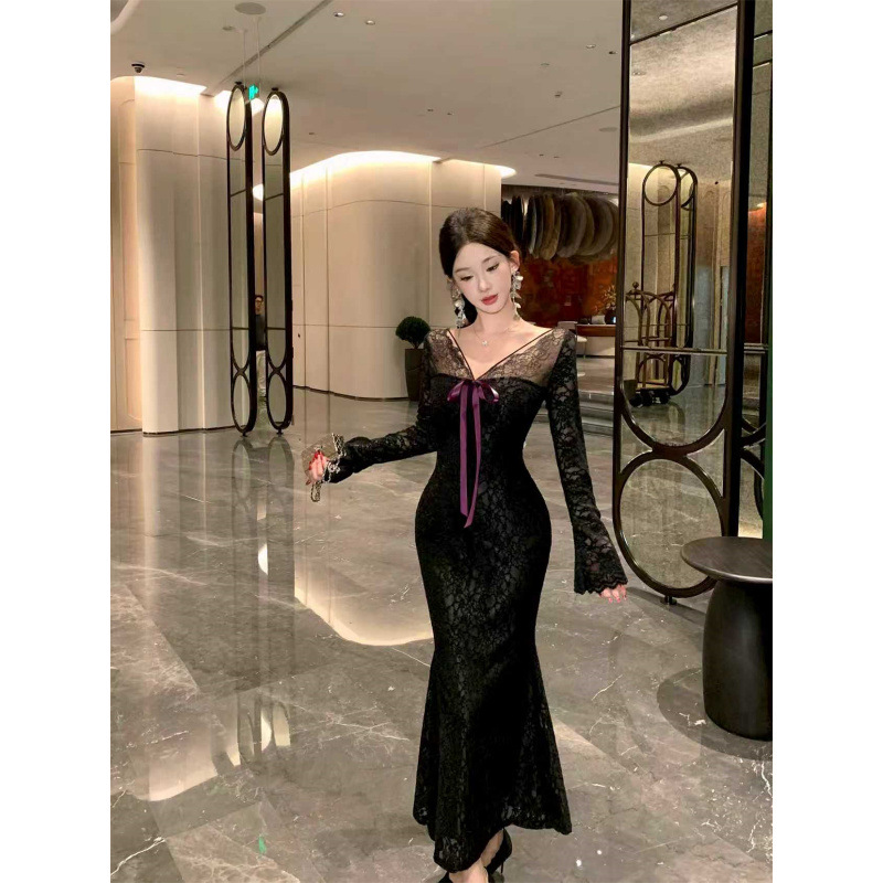 French-Style Socialite Sexy Lace-Up V-Neck Long-Sleeve Dress with a High-End Slim-Fit Mermaid Gown
