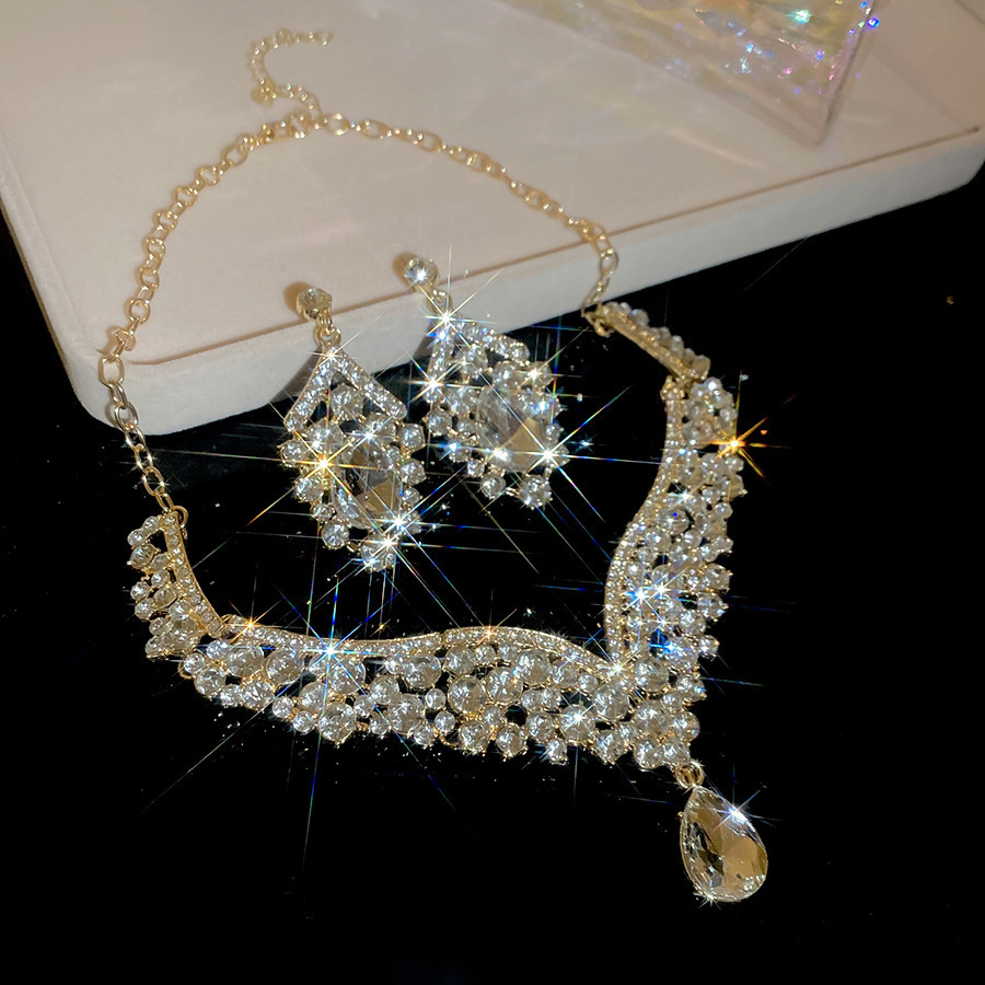 Medieval vintage diamantes goteo pendientes collar ligero lujo nicho cerradura estilo palacio conjunto de joyas exquisitas