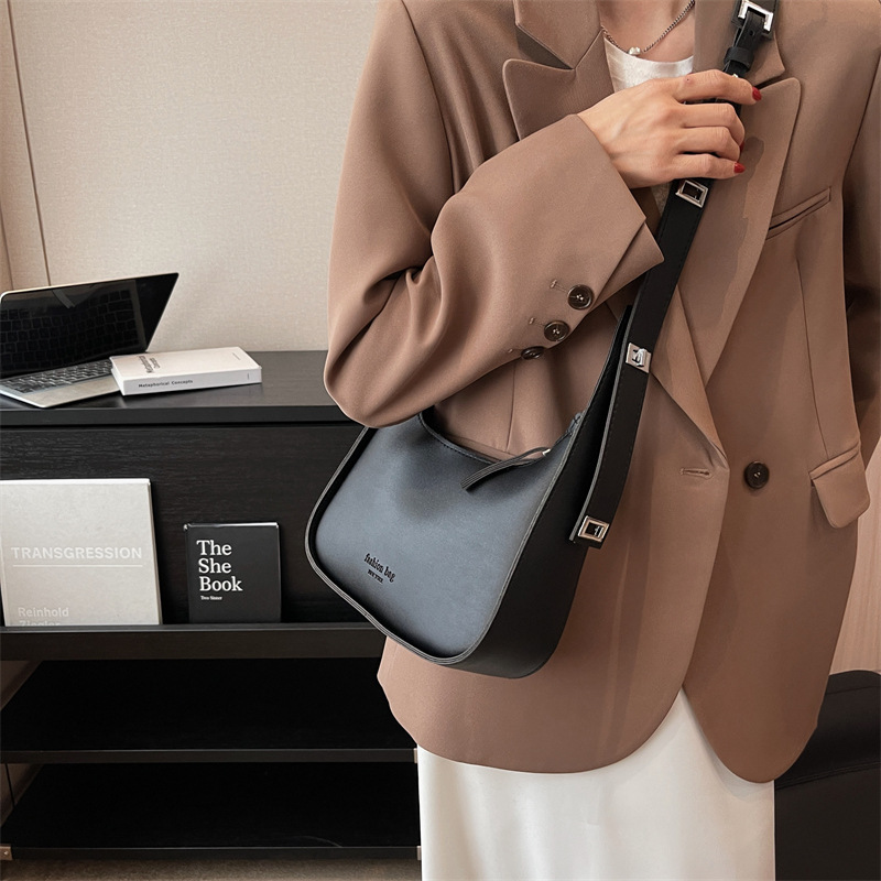 Advanced feeling 2024 new versatile women's solid color fashionable casual wide shoulder strap crossbody bag_voghion.com