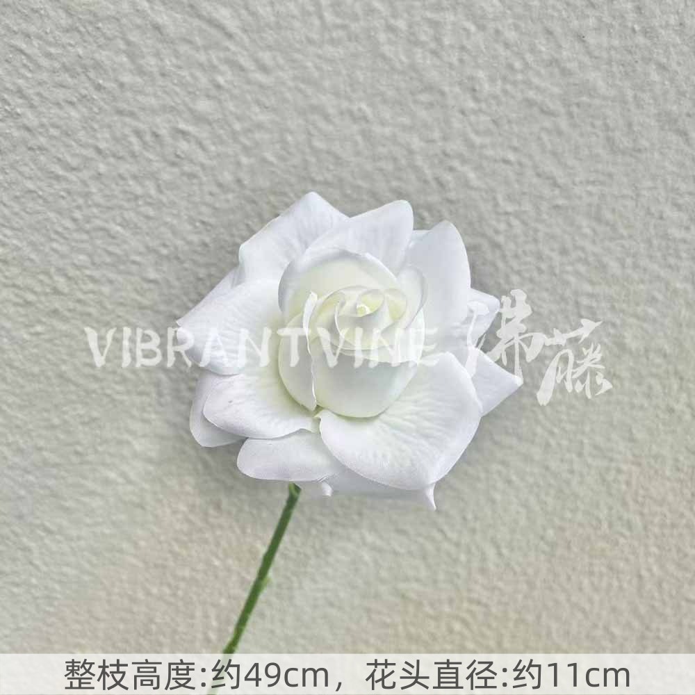 Arreglo de flores de guía de diseño de bodas blanco Arreglo de flores de guía Sala de estar del hotel Decoración de flores falsas Fábrica de flores artificiales al por mayor