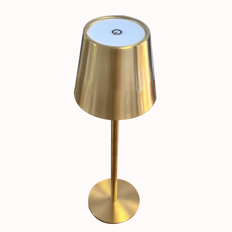 Lámpara de mesa transfronteriza de pie alto Decoración de mesa de Amazon Lámpara de mesa pequeña recargable Lámpara de mesa de hierro forjado