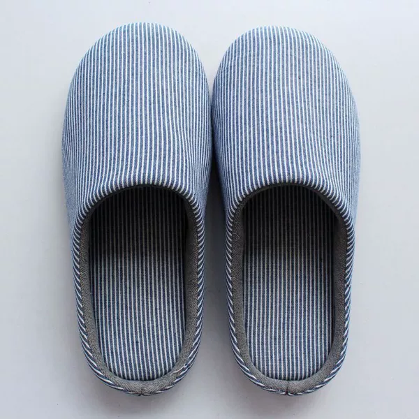 Dark blue vertical stripe