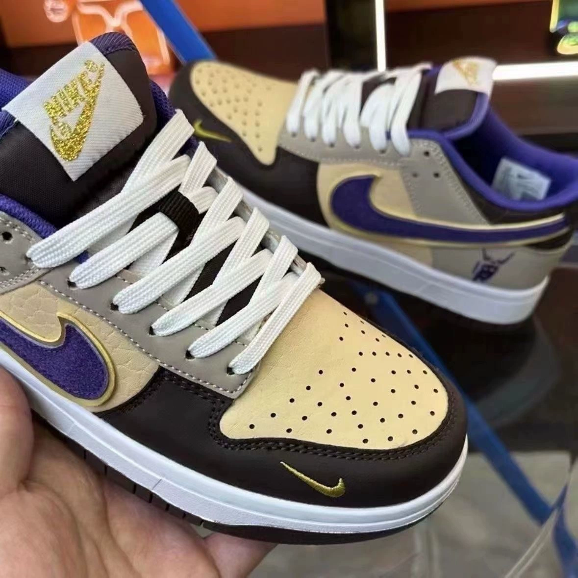 Кроссовки Air Jordan коричневые низкие, стильные шнурки для отдыха