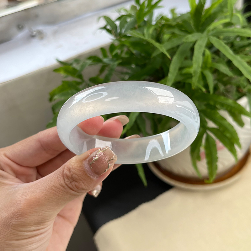 Natürliches burmesisches Typ-A-Jadeit-Armband, Jade-Armreif_voghion.com