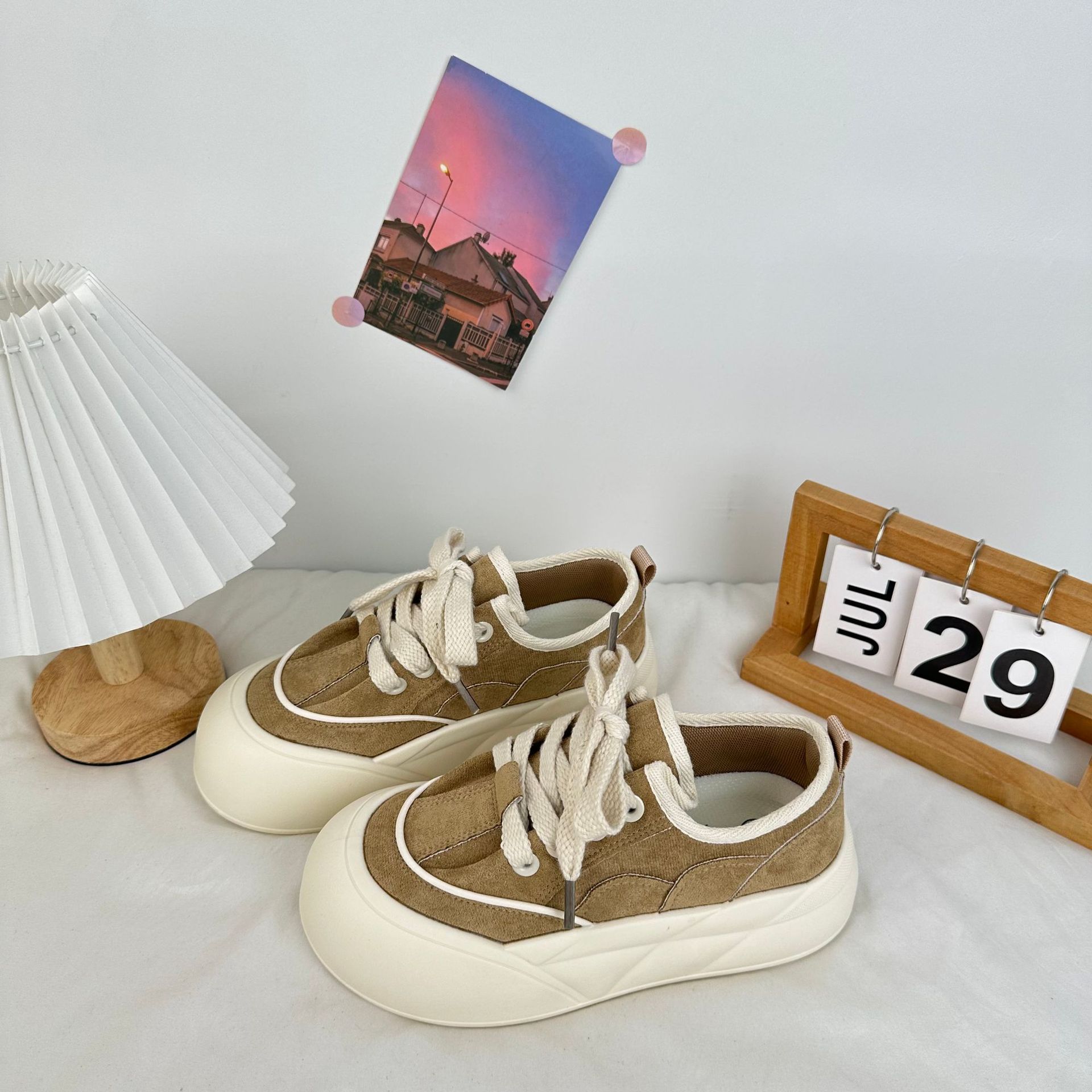 Yuanbo coreano popular con suela gruesa, zapatos de skate feos 2024 nuevos zapatos blancos ligeros muffin zapatos de pan de cabeza grande