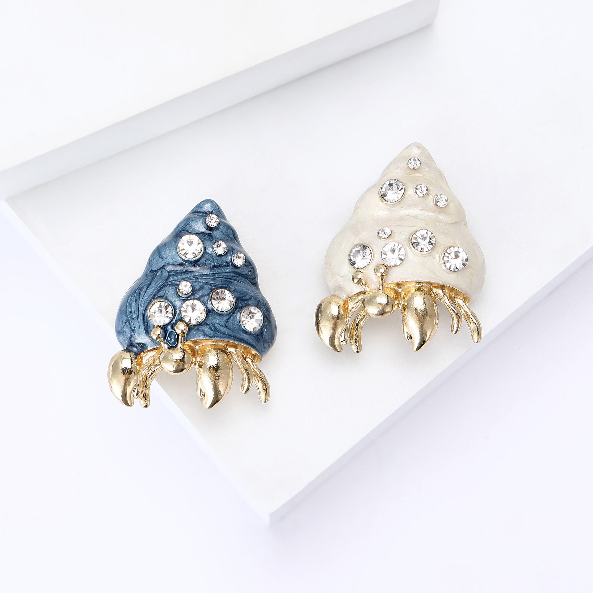 Korean-Style Creative Alloy Enamel Hermit Crab Shell Brooch, Fashionable and Versatile Women's Clothing Accessory Pin