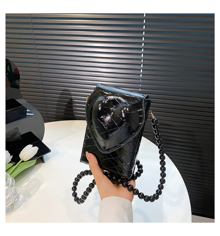 Women's Small Pu Leather Heart Shape Fashion Square Magnetic Buckle Crossbody Bag display picture 15